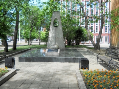 Памятник «Выпавшее яйцо» «Монумент российско- японских связей»
