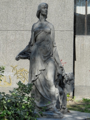 Декоративная скульптура «Муза» 