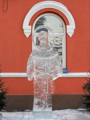 Ледяные фигуры на территории Казанского кафедрального собора
